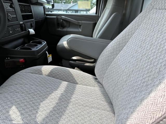 2025 Chevrolet Express Cutaway 3500 Base