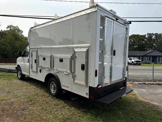 2025 Chevrolet Express Cutaway 3500 Base