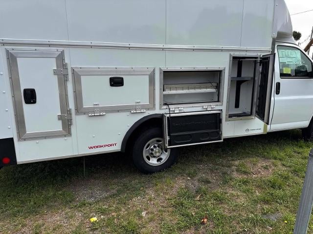 2025 Chevrolet Express Cutaway 3500 Base