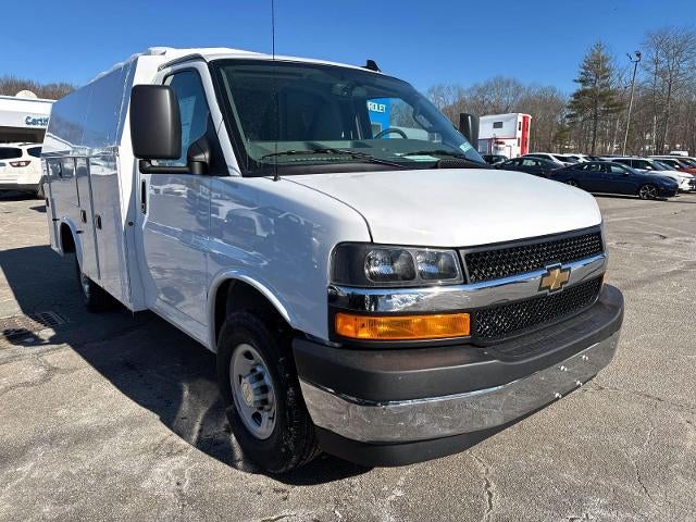 2025 Chevrolet Express Cutaway 3500 Base