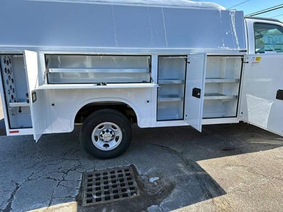 2025 Chevrolet Express Cutaway 3500 Base